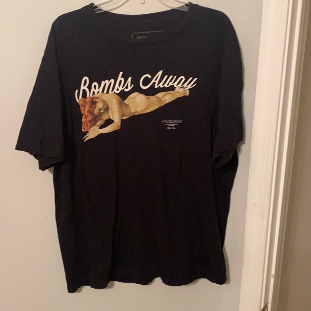Publish brand t shirt XL